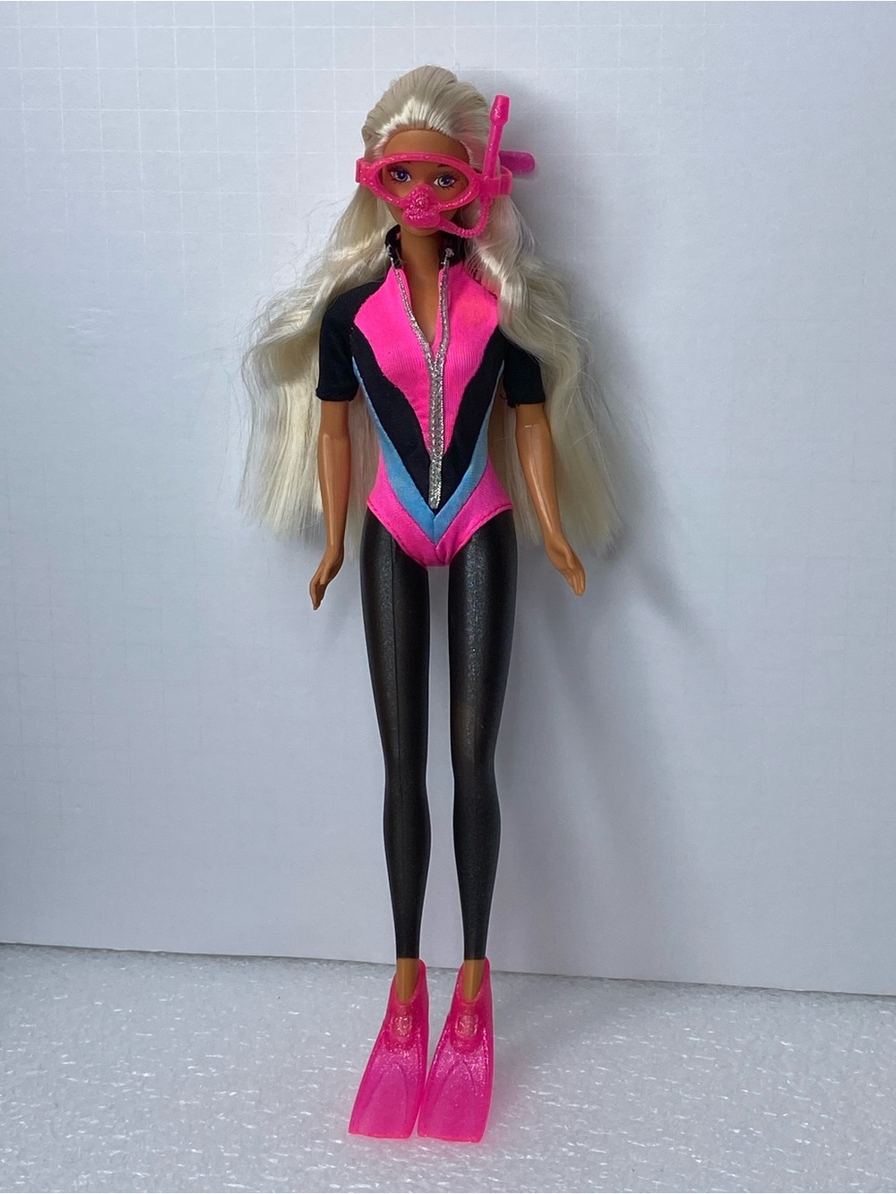 Vintage Mattel 1996 Ocean Friends Barbie Doll with Pink Scuba Mask and Flippers